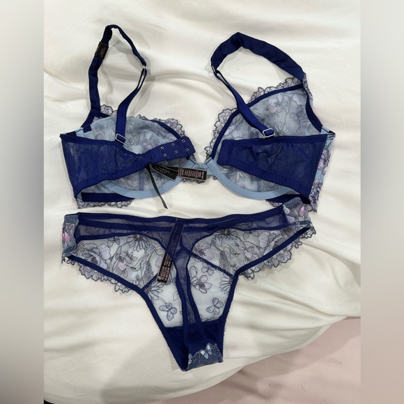 Victoria’s Secret limited edition set - Picture 2 of 2